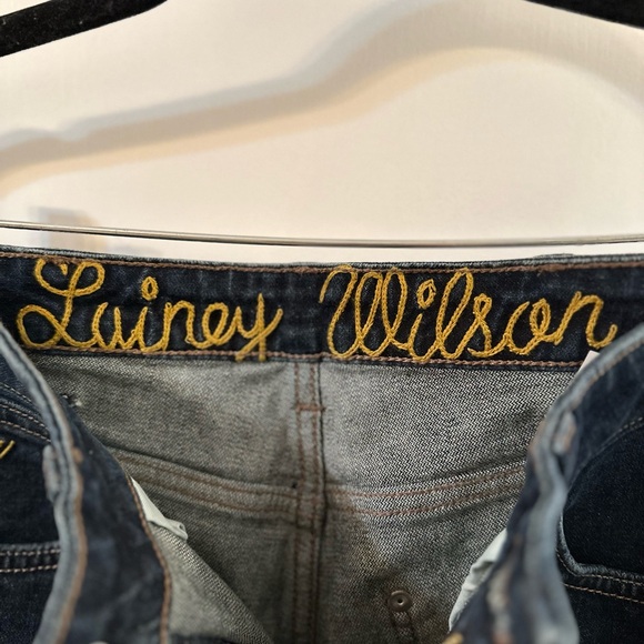 Lainey Wilson x Wrangler Flared Jeans with maroon Embroidery velvet - western - Picture 2 of 4